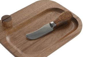 Plateau en acacia et son petit couteau