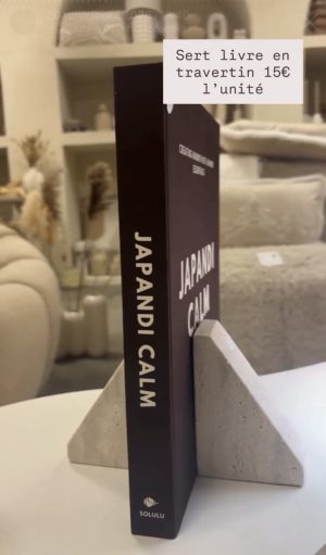 Alternative view of Serre livre en travertin