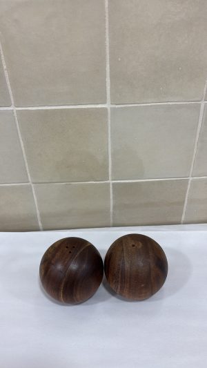Alternative view of Sel et poivre acacia