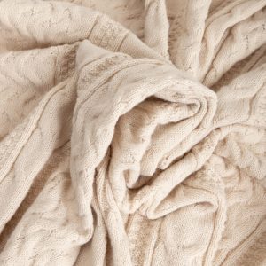 Alternative view of Couverture  beige doux avec une texture tricotée | 130x170 cm |